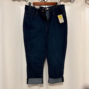 Signature by Levi Strauss Mid-Blue Capri Jeans